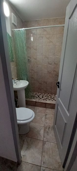 Închiriez apartament cu 2 camere