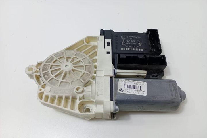 Motoras macara  dreapta fata   1K0959793G Volkswagen VW Jetta a 5-a g