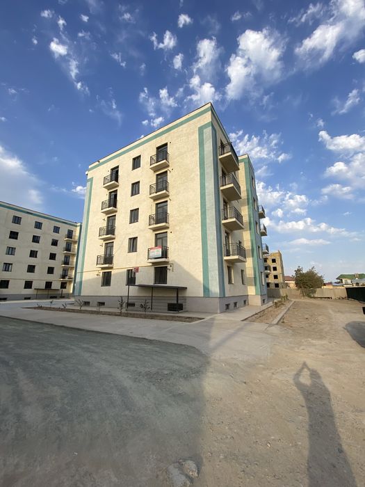 Noturar bino sotiladi