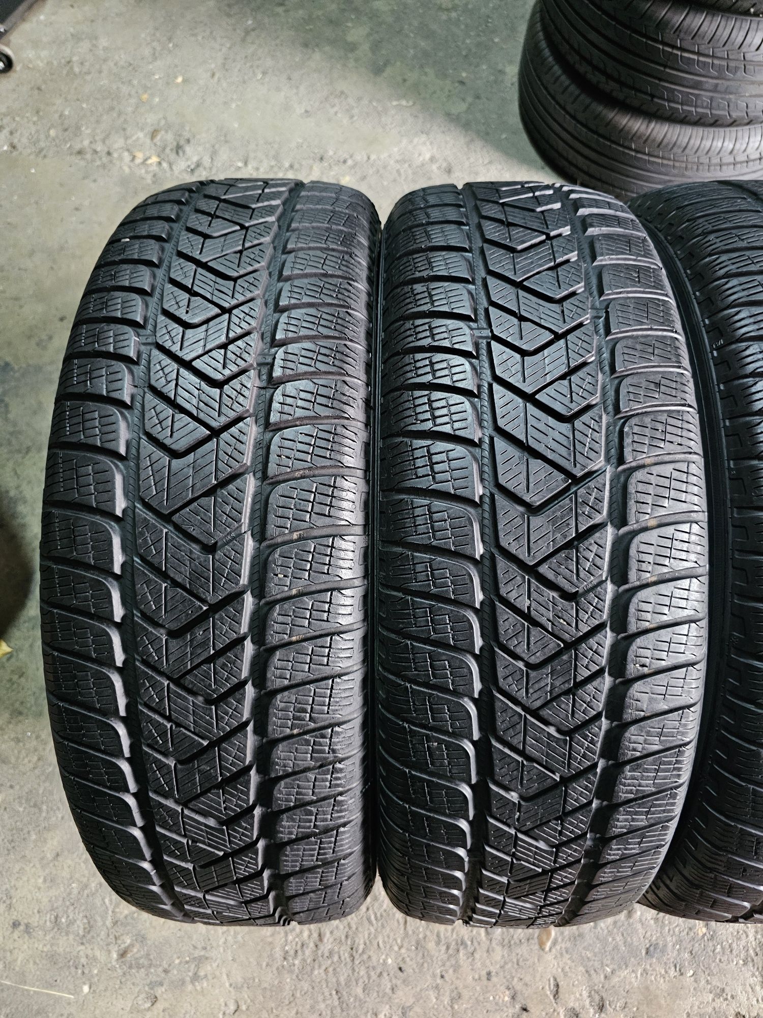 4 anvelope iarna 215 65 17 Pirelli 6.5mm