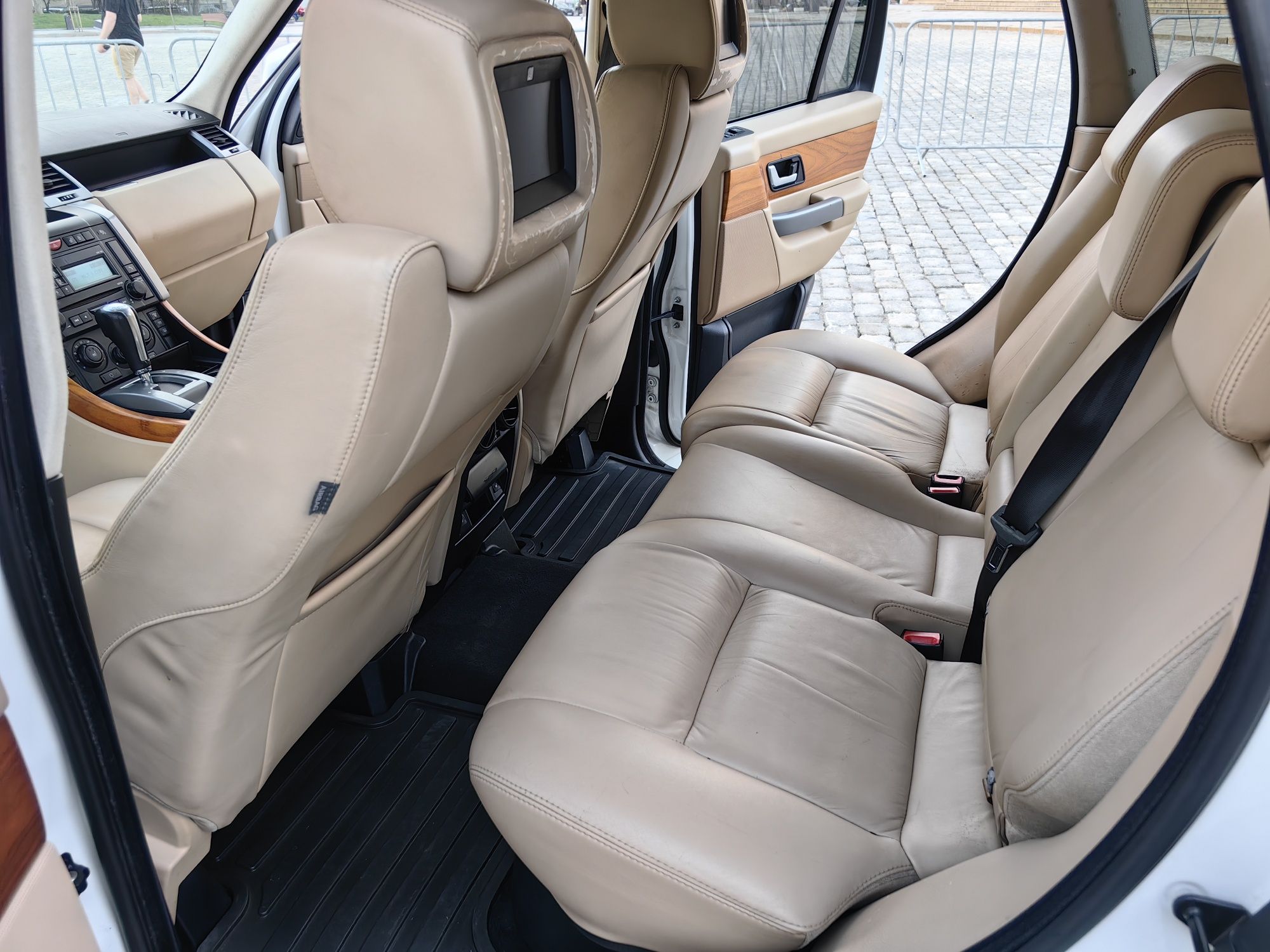 Луксозен автомобил Range Rover под наем с шофьор за сватба, бал