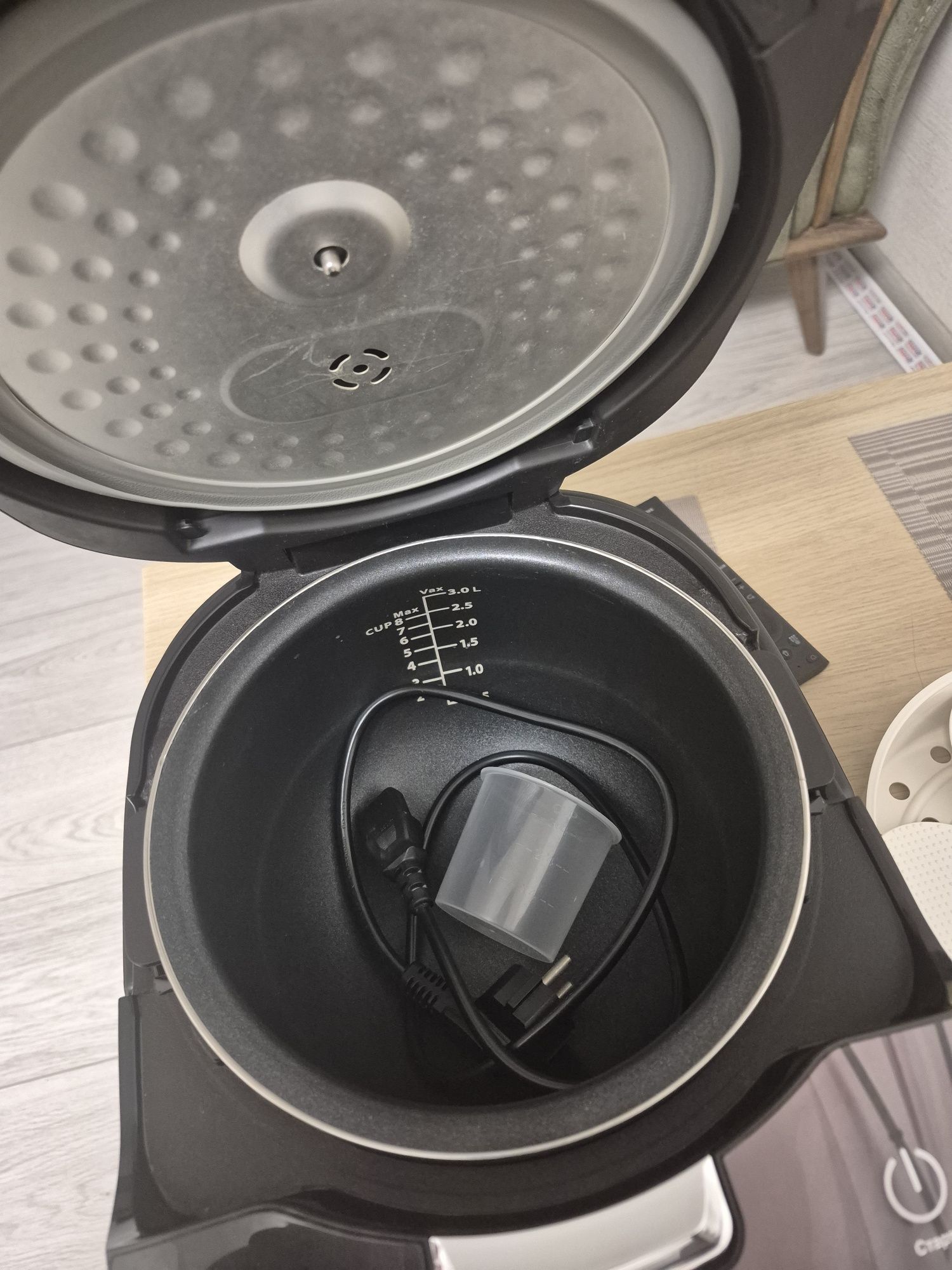 Продаётся мультиварка Polaris