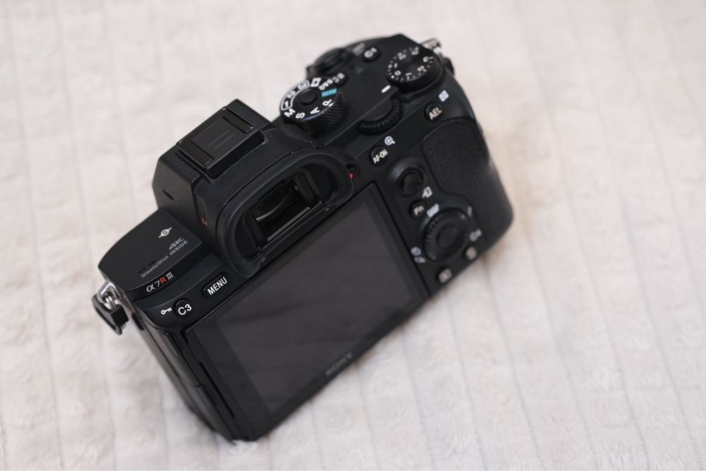 Sony A7R III - full box - pret fix