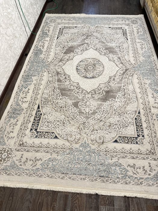 Продам ковер 2*3 в отличном состояние