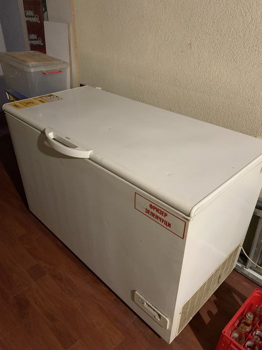 Продавам хладилна ракла 400л.