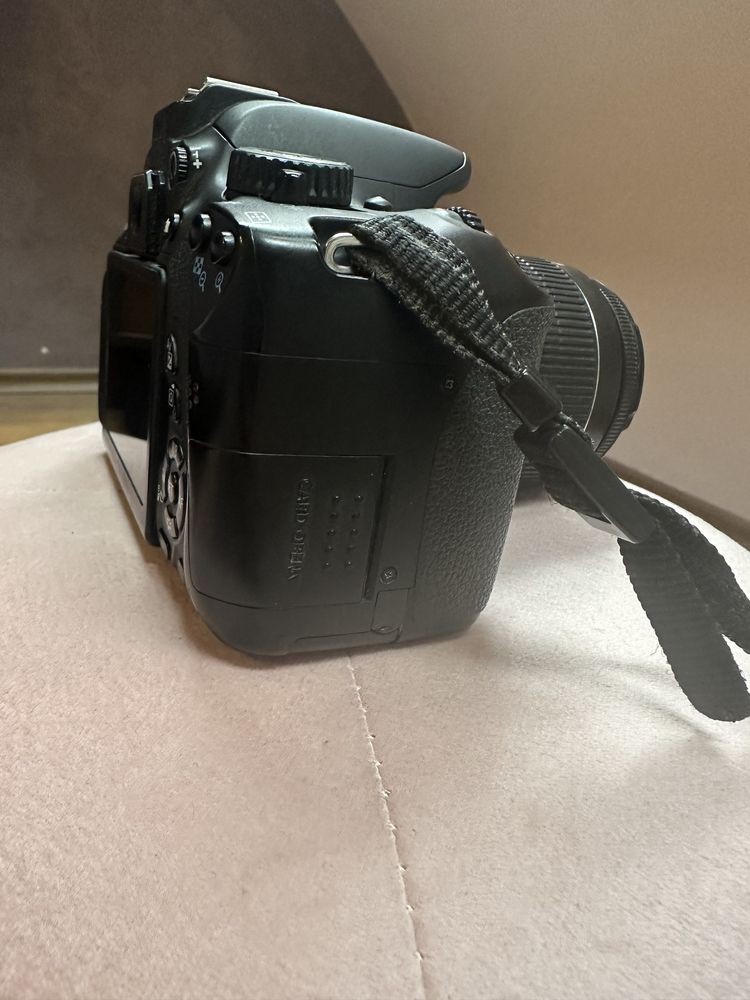 Полупрофесионален фотоапарат Canon EOS 650D