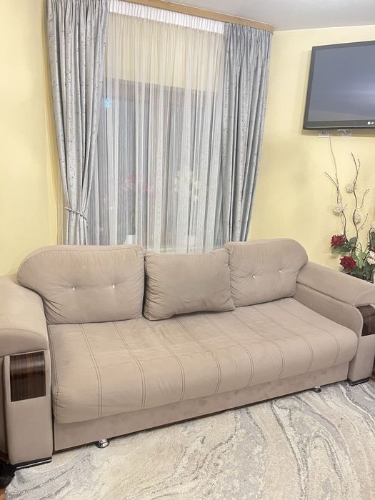 Canapea crem de vanzare