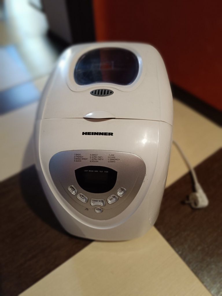 Masina de făcut paine Heinner HBM-690W, 600W, 900 g, 12 programe, Alb