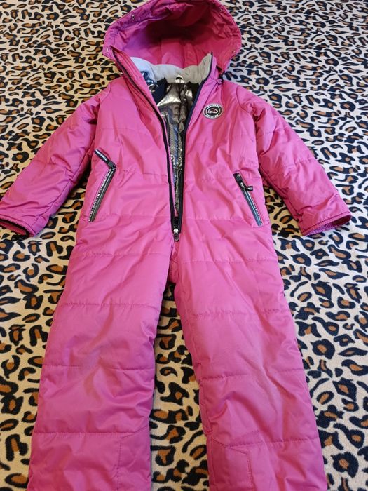 Продам верхнюю одежду для девочки!