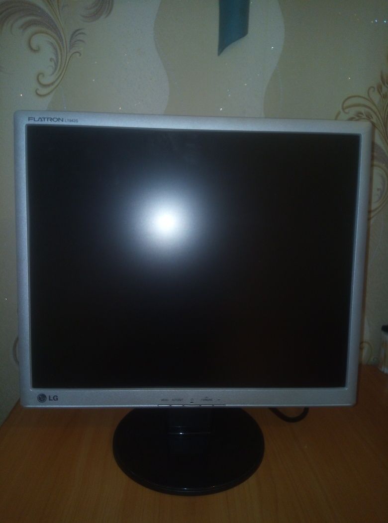 Манитор, LG FLATRON 15d