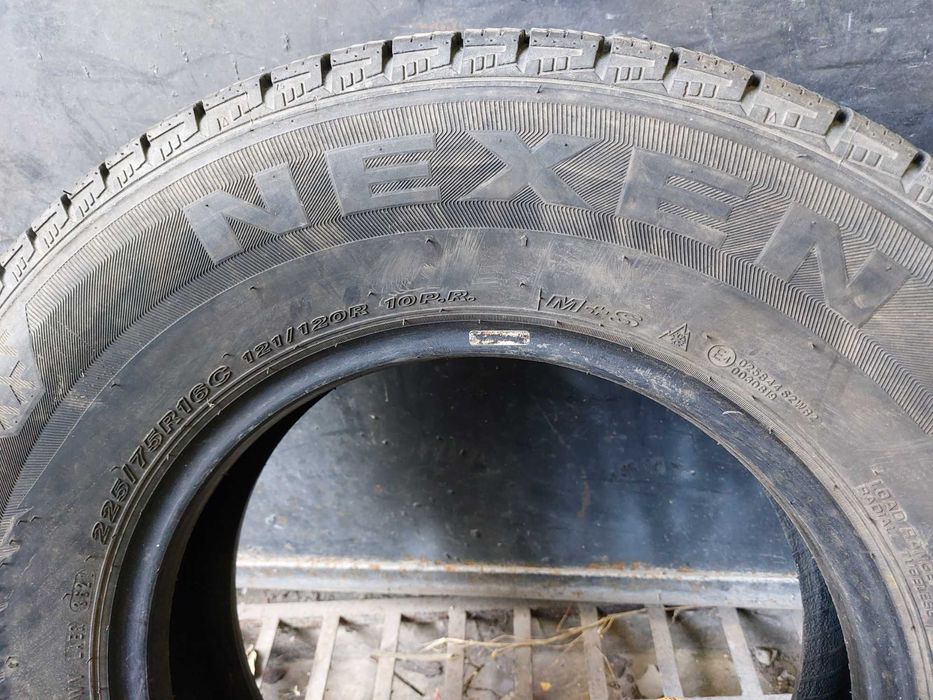 2бр зимни гуми Nexen 225 75 16 dot 3621