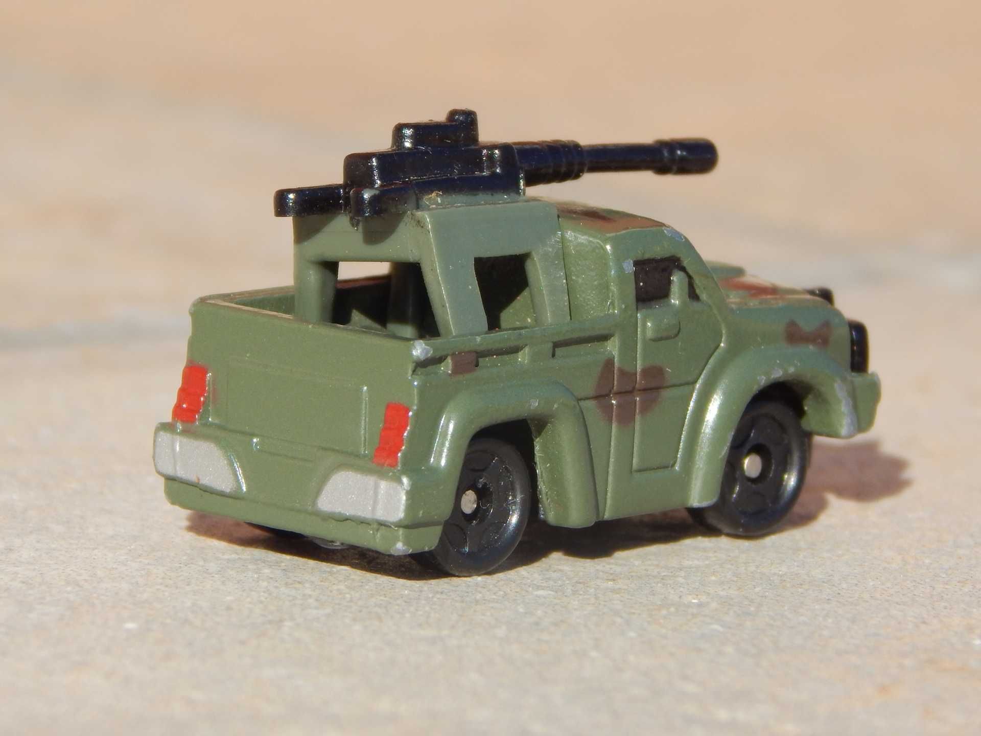 Macheta camioneta militara cu mitraliera sc 1:87 HO