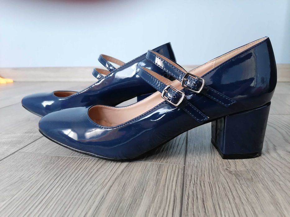 Отворени елегантни обувки