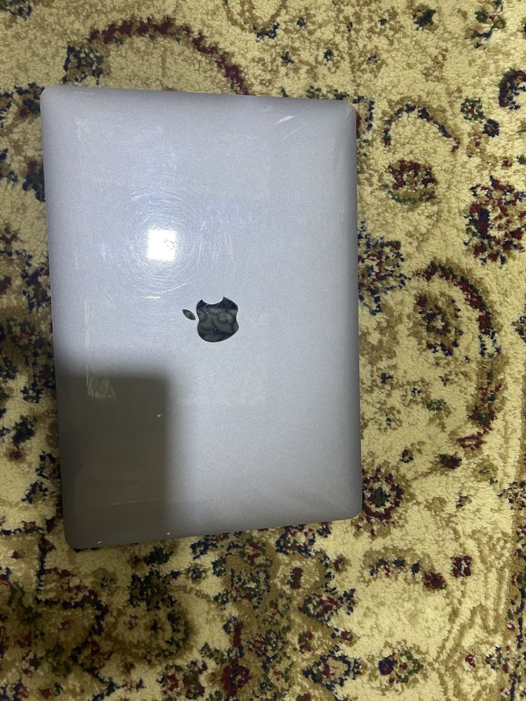 MacBook Air sotiladi