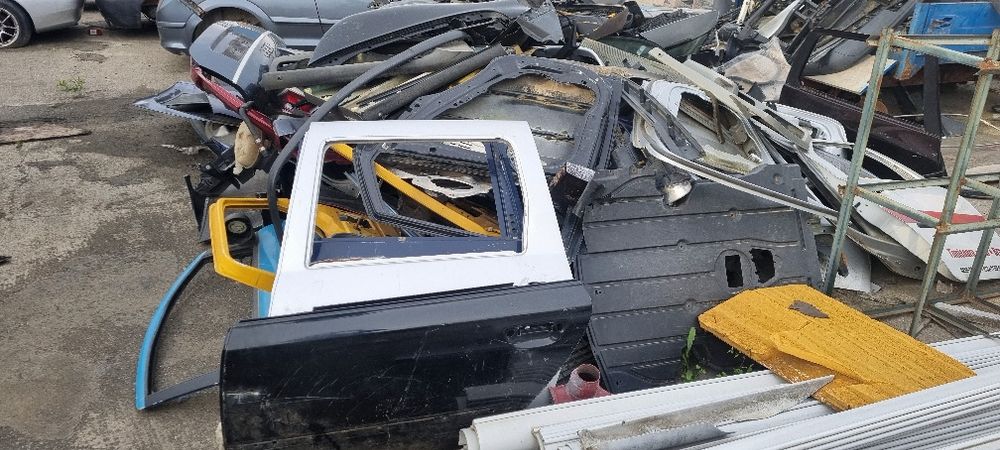 Vând piese pt dezmembrări