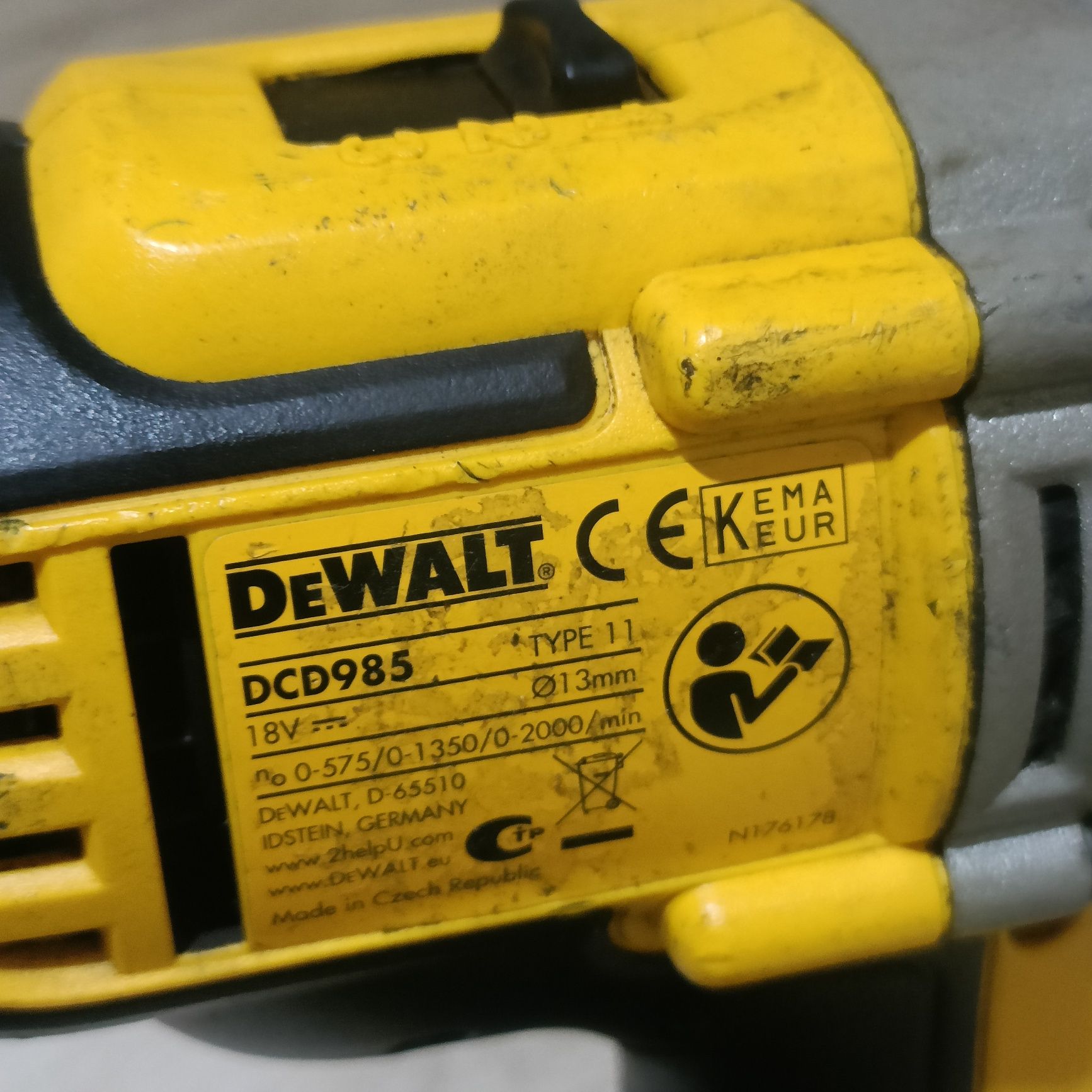 Filetanta cu percutie DeWalt DCD985