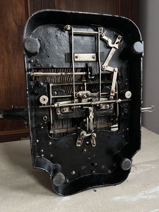 masina de scris veche Courier