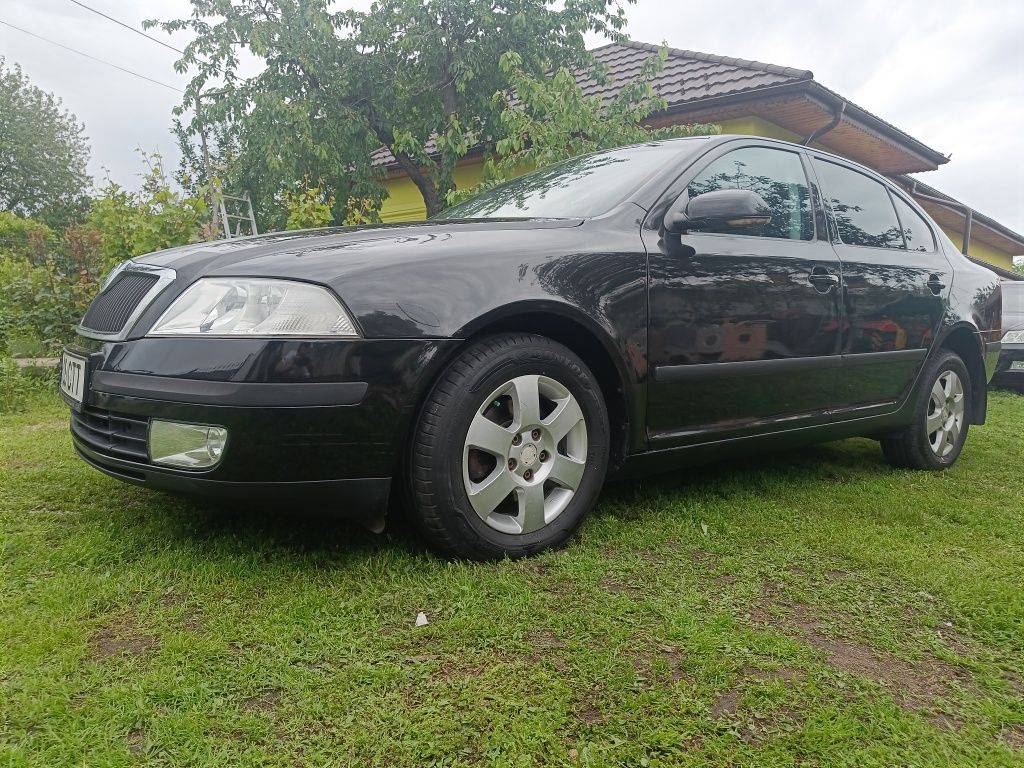 Skoda Octavia 2 Hatchback neagra