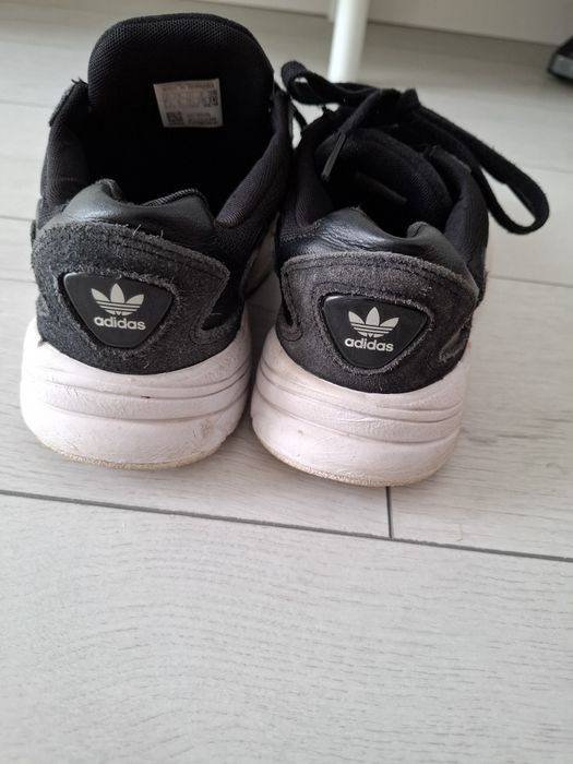 Adidasi adidas piele naturala marimea 39