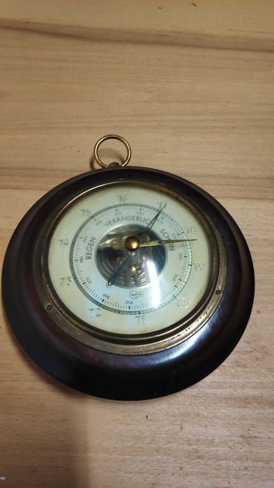 Vând Barometru Aneroid Vintage de Perete - Cadru din Lemn