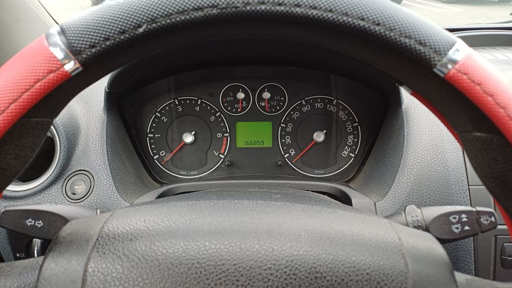 Vând Ford Fiesta (mk.6)  1.3 benzină  - model 2007