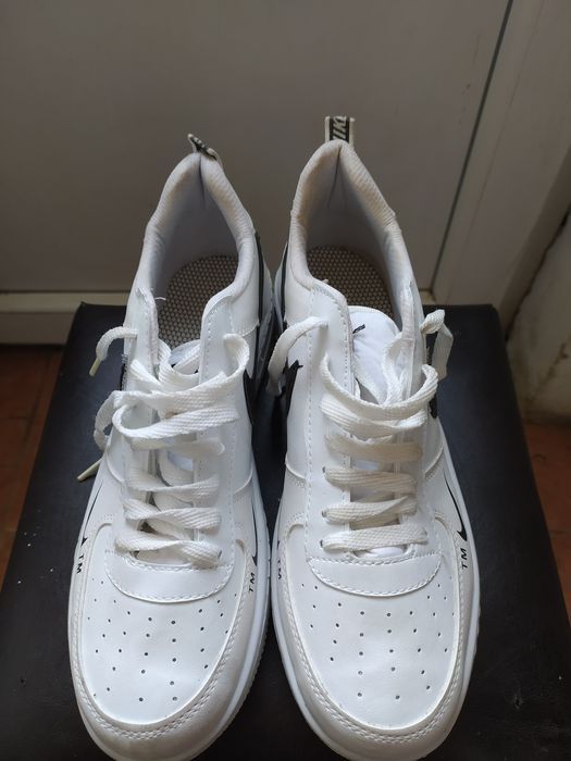 Adidași frumoși și drăguț