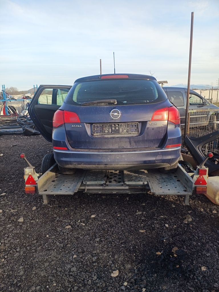 Dezmembrez Opel Asta J 2014 160.000 motor impecabil