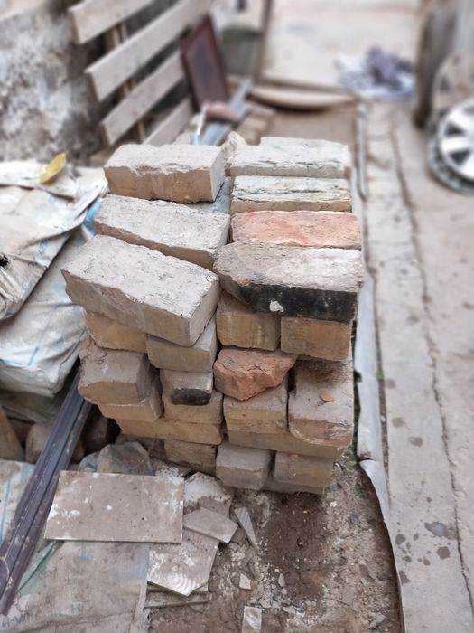 Pishgan gisht sotiladi.