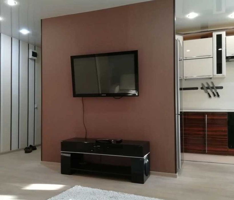 Дава се под наем Тристаен апартамент в Пловдив, Остромила - 79 кв.м за 270.3 € - Снимка #1