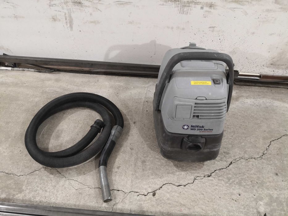 Прахосмукачкa за мокро и сухо почистване Nilfisk WD215