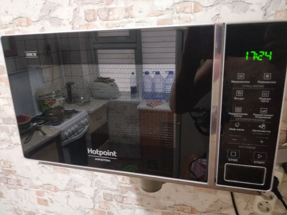 Микроволновая печь Hotpoint Ariston Cook 20
