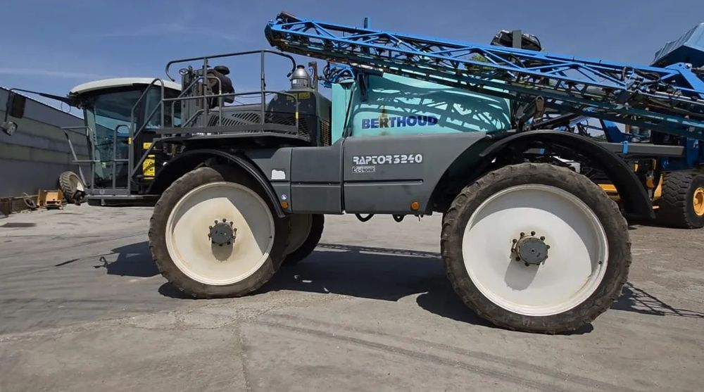 Berthoud Raptor 3240 GPS cu autoghidaj Autopropulsată Berthoud Raptor 3240 • 2014 • 3600 ore • 3400L • 24/28m