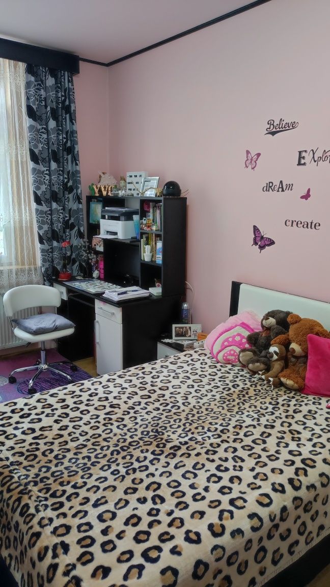 Vând apartament  2 camere situat zonă centrală