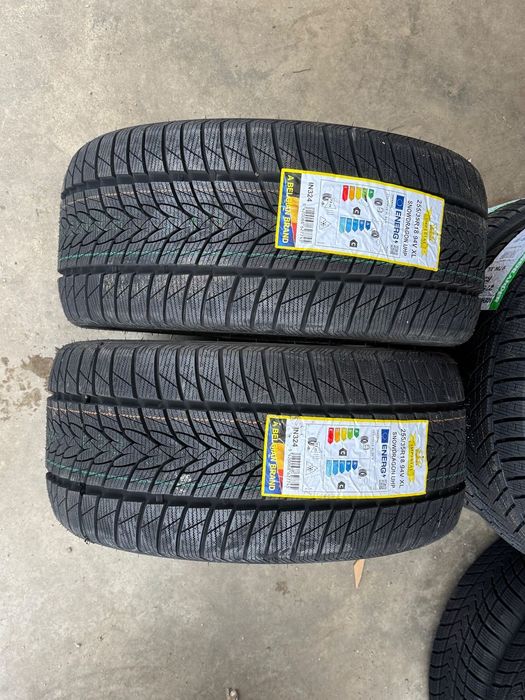 Vând 2 anvelope 255/35/18 imperial de iarnă noi