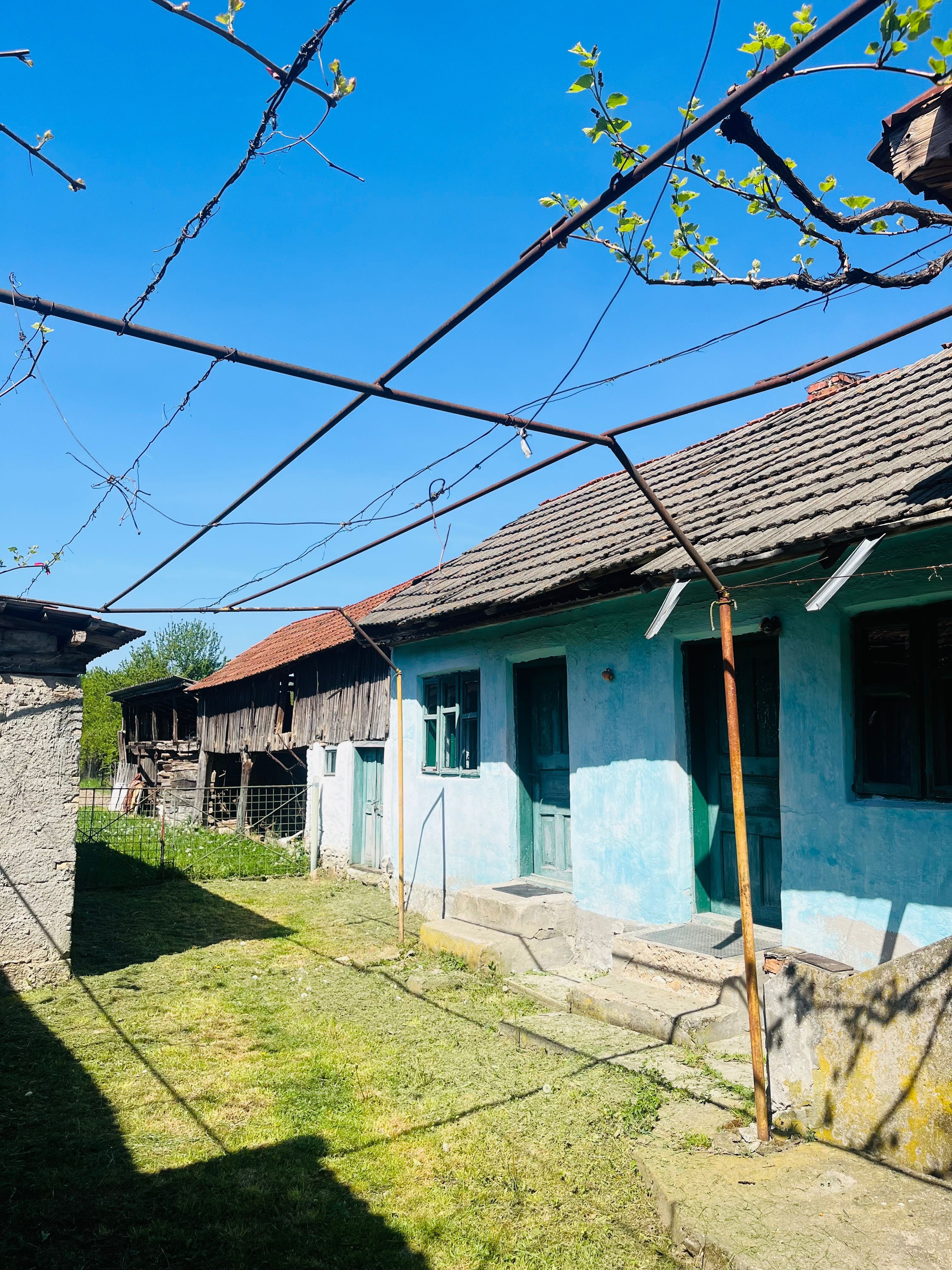 Casa de vanzare cu teren in Comuna Scoarta, Sat Colibasi, Judet Gorj