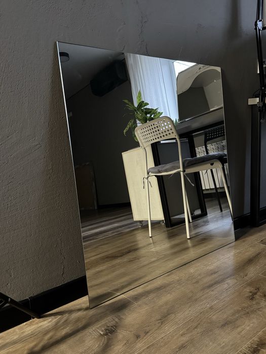 Продам одно зеркало 1/1 метр