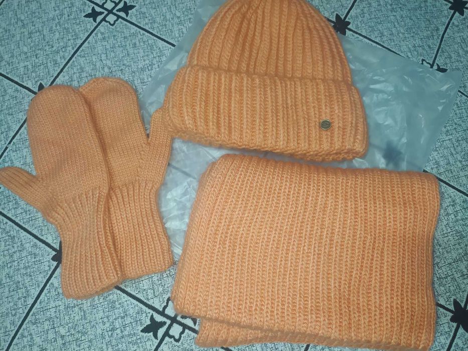 Комплект шапка, шарф, варежки
