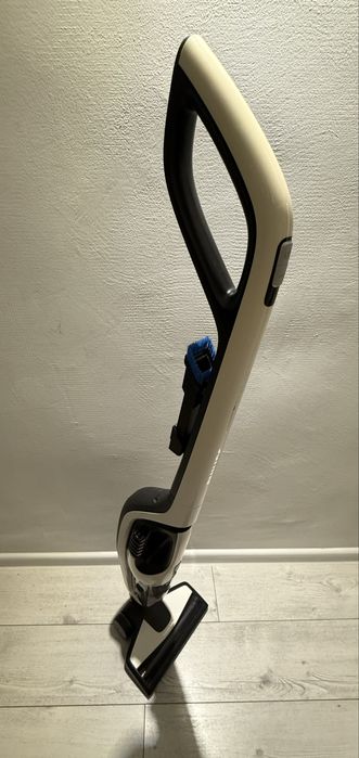 Вертикална прахосмукачка 2 in 1 Philips FC6171 без кабел