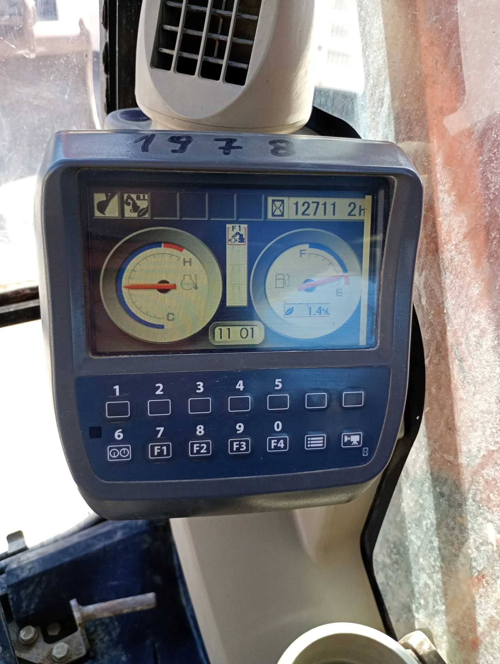 Багер Hitachi ZX240N-3