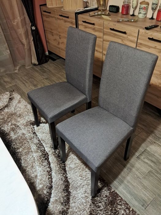 Маса със столове