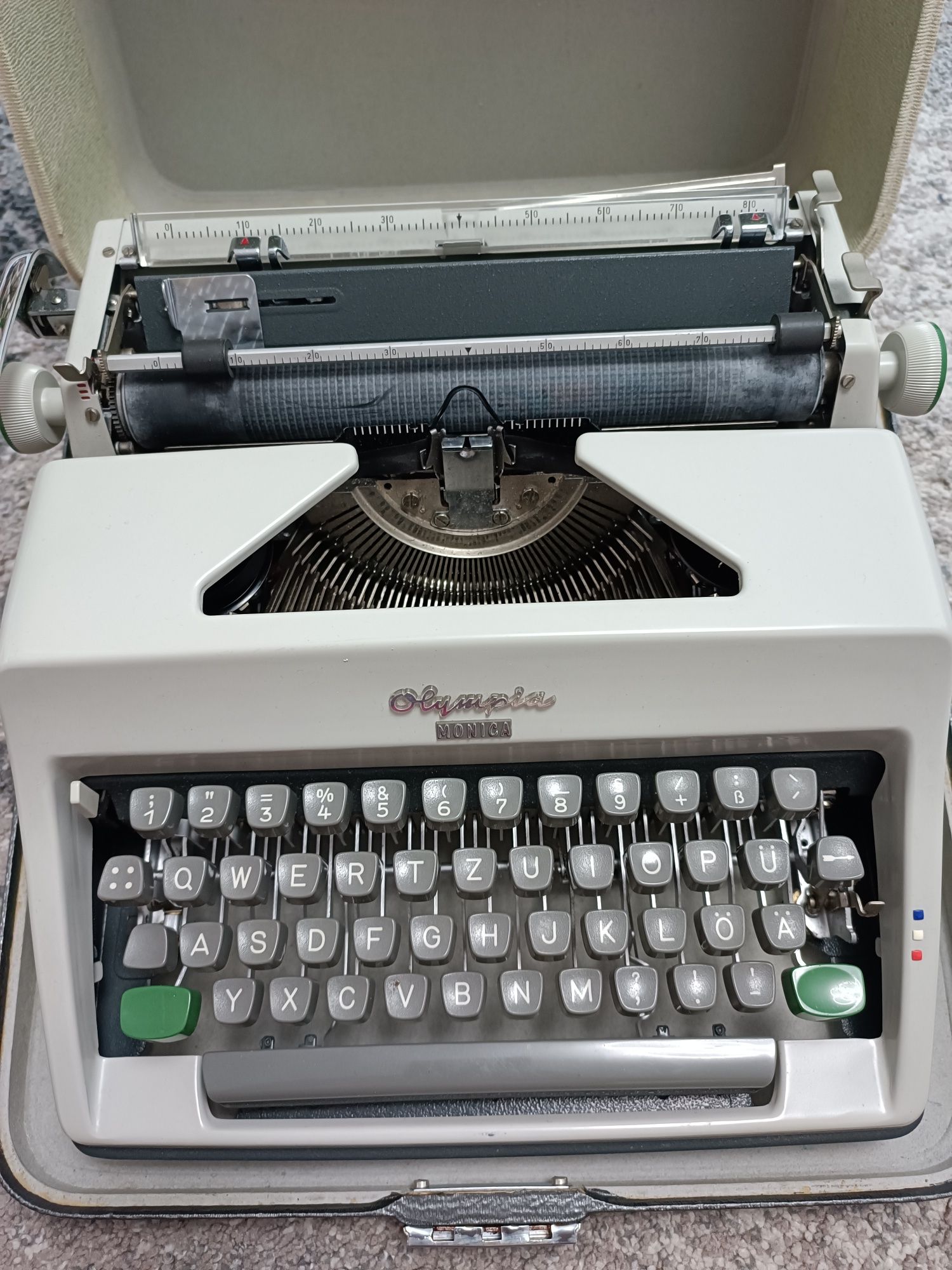 Mașină de scris mecanica Olympia Monica