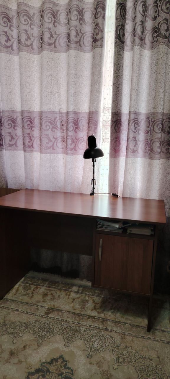 Stol sotiladi! Holati yaxshi