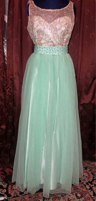 Вечерние платья