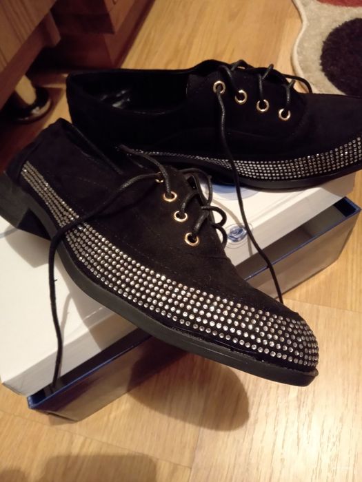 Vând pantofi mocasini dama negri și roșii mărimea 38