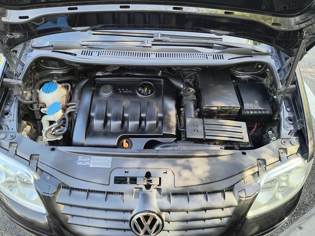 Vând Wv turan motor 1.9TDI MODEL 7 LOCURI