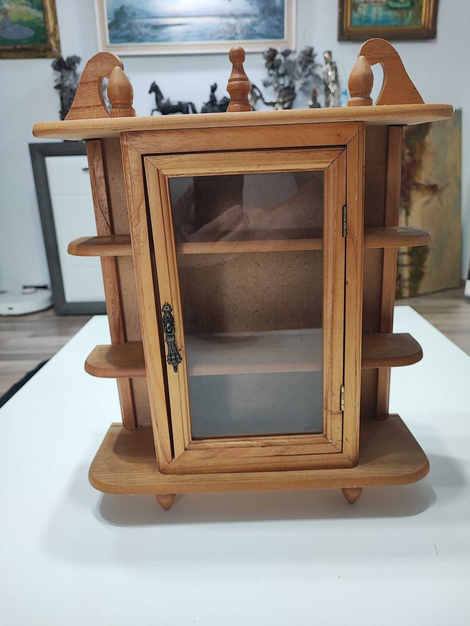 Dulapior vintage interesant