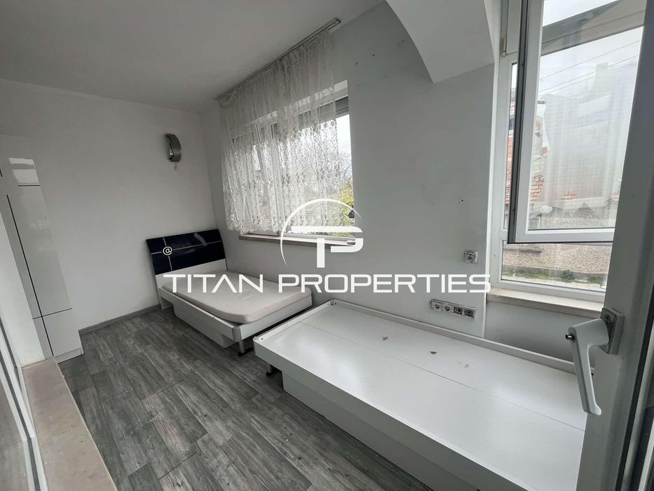 Тристаен апартамент, под наем, кв. Колхозен пазар