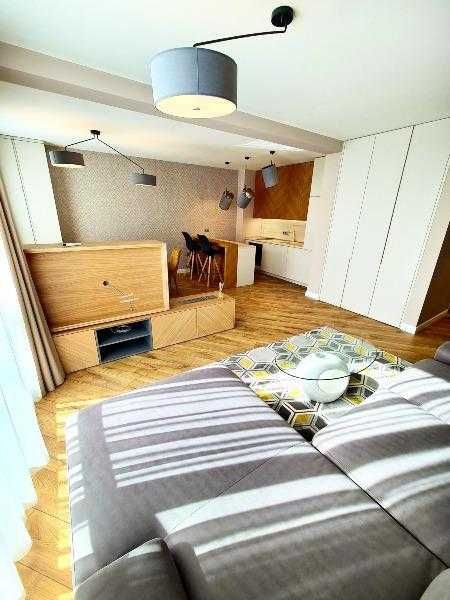продавам тристаен апартамент в Кръстова вада