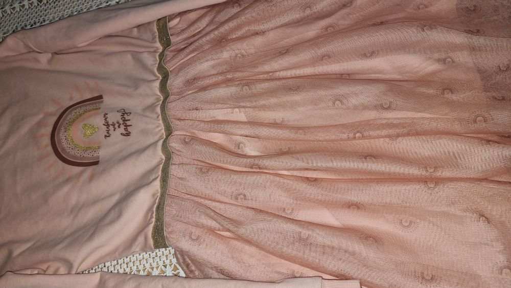 Пищна рокля размер 152