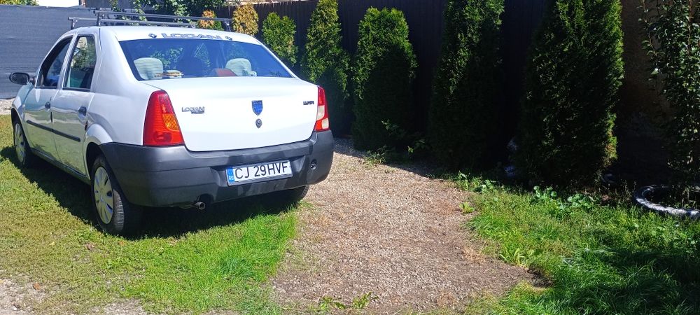 Vând Dacia Logan